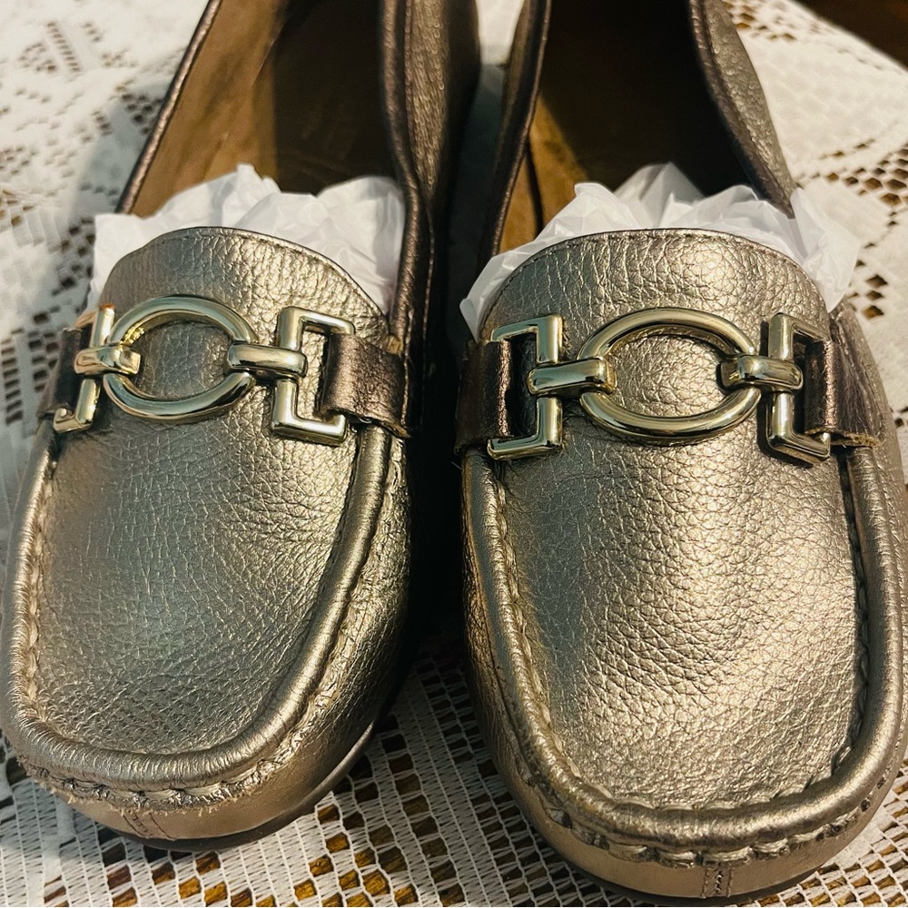 AEROSOLES  casual women’s gold Loafers size 8.5 - Picture 16 of 16